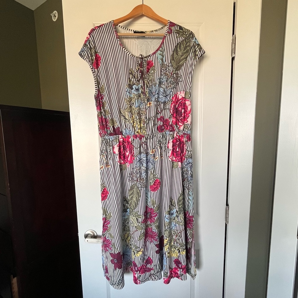 🌸 Lightweight Stretch Liza Luxe Spring Dress 🌸